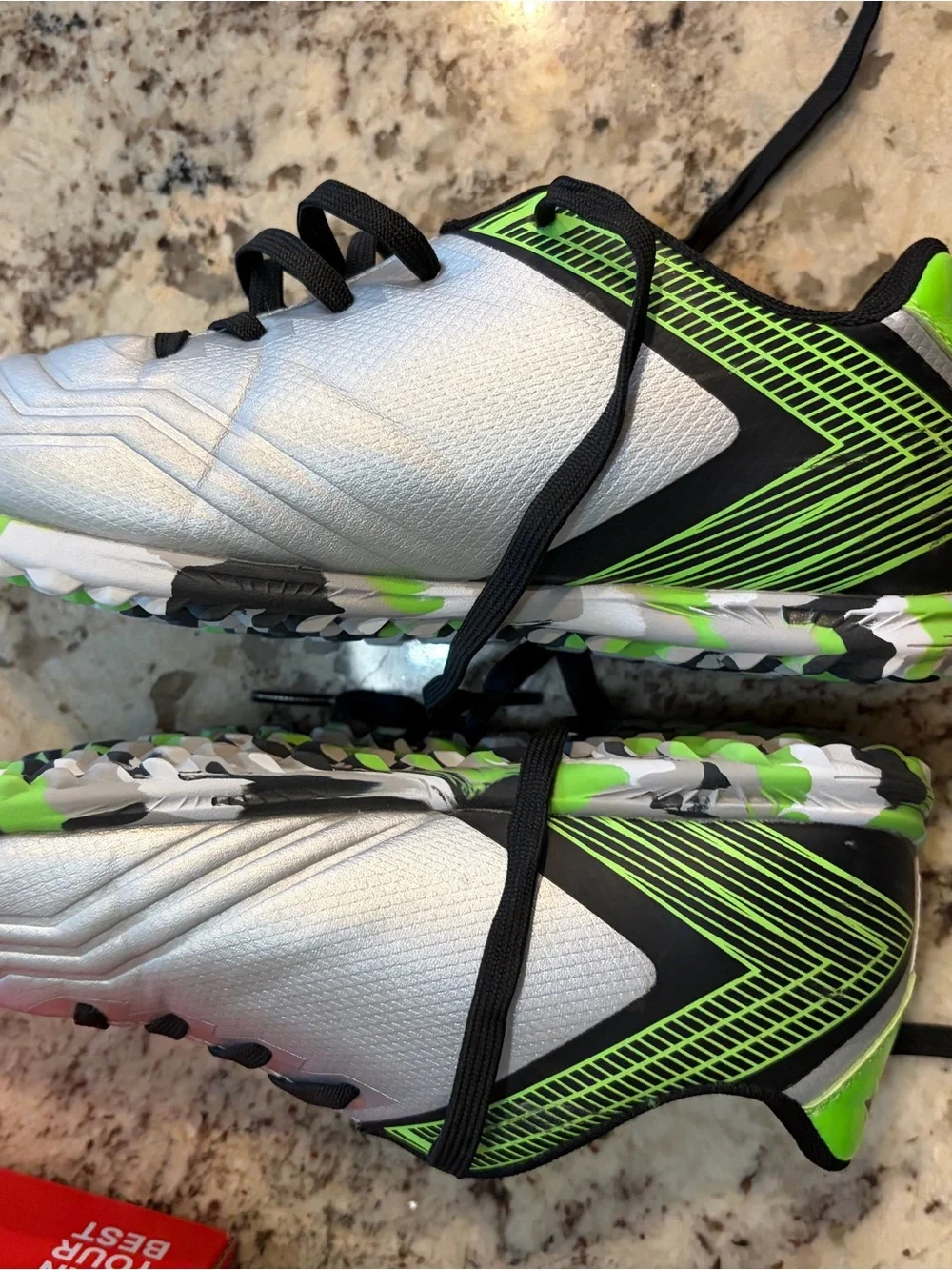 Indoor Turf Soccer Cleats LOTTO Kids Roma 500 Soccer Shoes - Sz 2 (kids / youth)